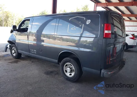 2017 Chevrolet Express 2500 Work Van z USA, uszkodzony, nr VIN 1GCWGAFF8H1110274